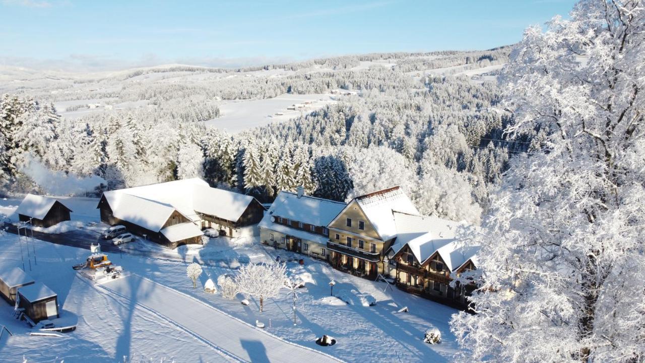 Gasthof Wiesenhofer Hotel Miesenbach  Екстериор снимка